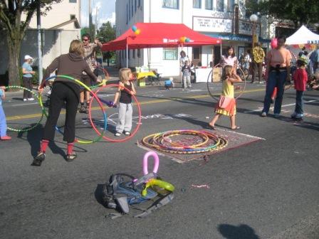 Hula hoopin' en masse