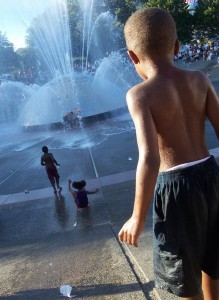 Kids playing at the Seattle Center's International Fountain (courtesy of: CEOs for Cities)