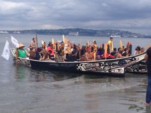 Duwamish people in canoes on the Duwamish River